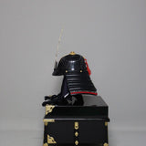【O-016-K】Black thread laced modern small plate two-piece cuirass armor (helmet only)：黒糸威当世小札二枚胴（兜のみ）